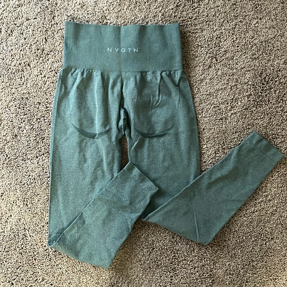 XS NVGTN Leggings Sage Green *very lightly worn*